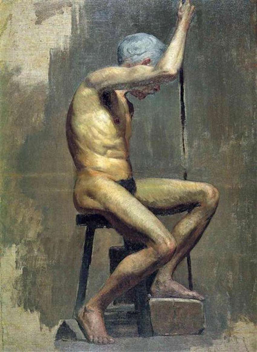 Un hombre sentado de perfil desnudo, parece ser de la tercera edad. Es delgado. Sostiene un palo con su mano derecha