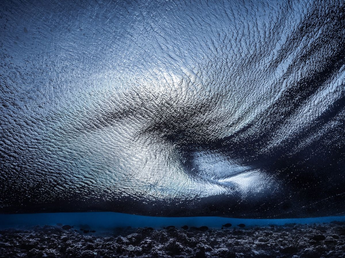 Foto del agua de abajo hacia arriba.