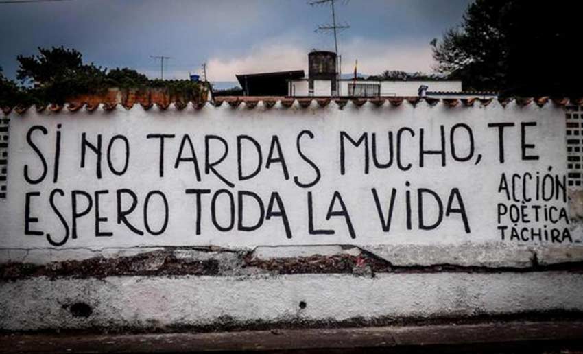 Muro pintado con la frase: Si no tardas mucho, te espero toda la vida. Acción poética, frase Táchira.