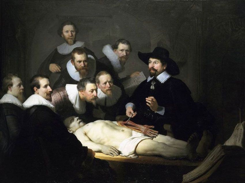 Ilustración en la que hay 8 sujetos, uno de ellos genera una autopsia y les explica al resto la anatomía del cuerpo humano con un cadaver.
