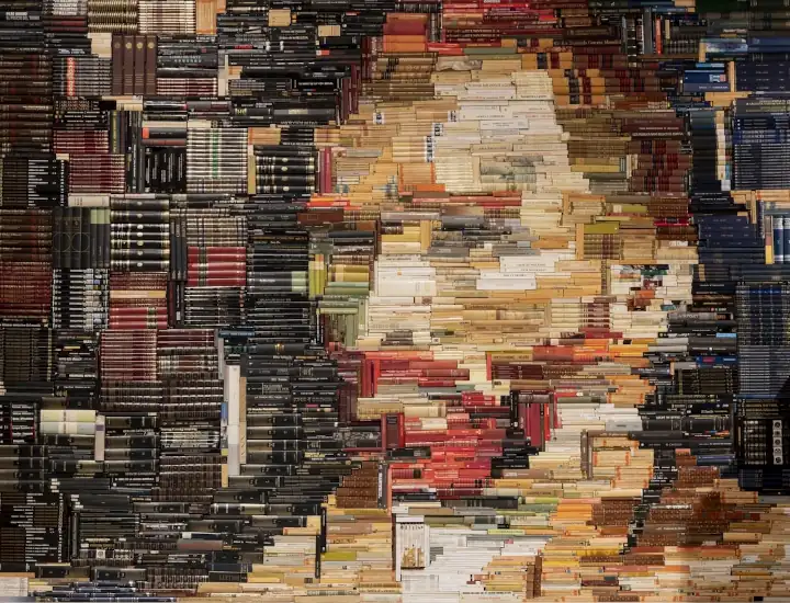 Retrato de Vincent van Gogh hecho con libros apilados