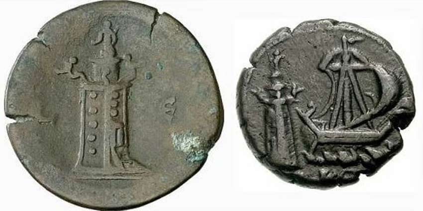 Monedas de Alejandría, acuñadas hacia el siglo II a.C. Nótense las alusiones a esculturas en la parte superior del Faro de Alejandría.