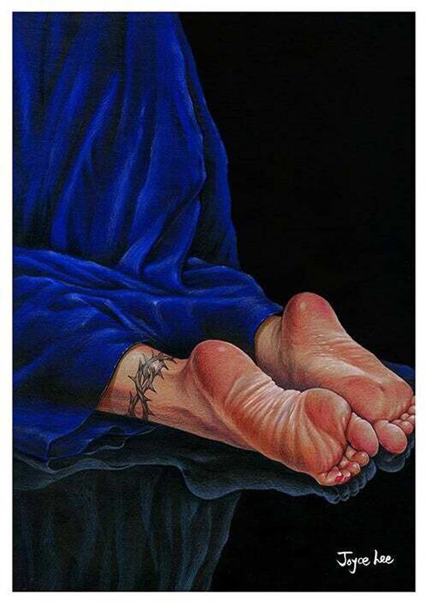 Ilustración que muestra las palmas de los pies de una monja con un tatuaje en su pierna. Monjas rebeldes