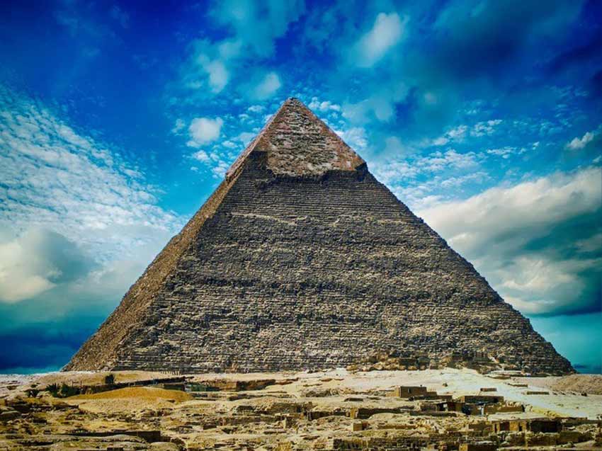 Pirámide de Guiza (Keops) en la actualidad. Maravilla del mundo antiguo